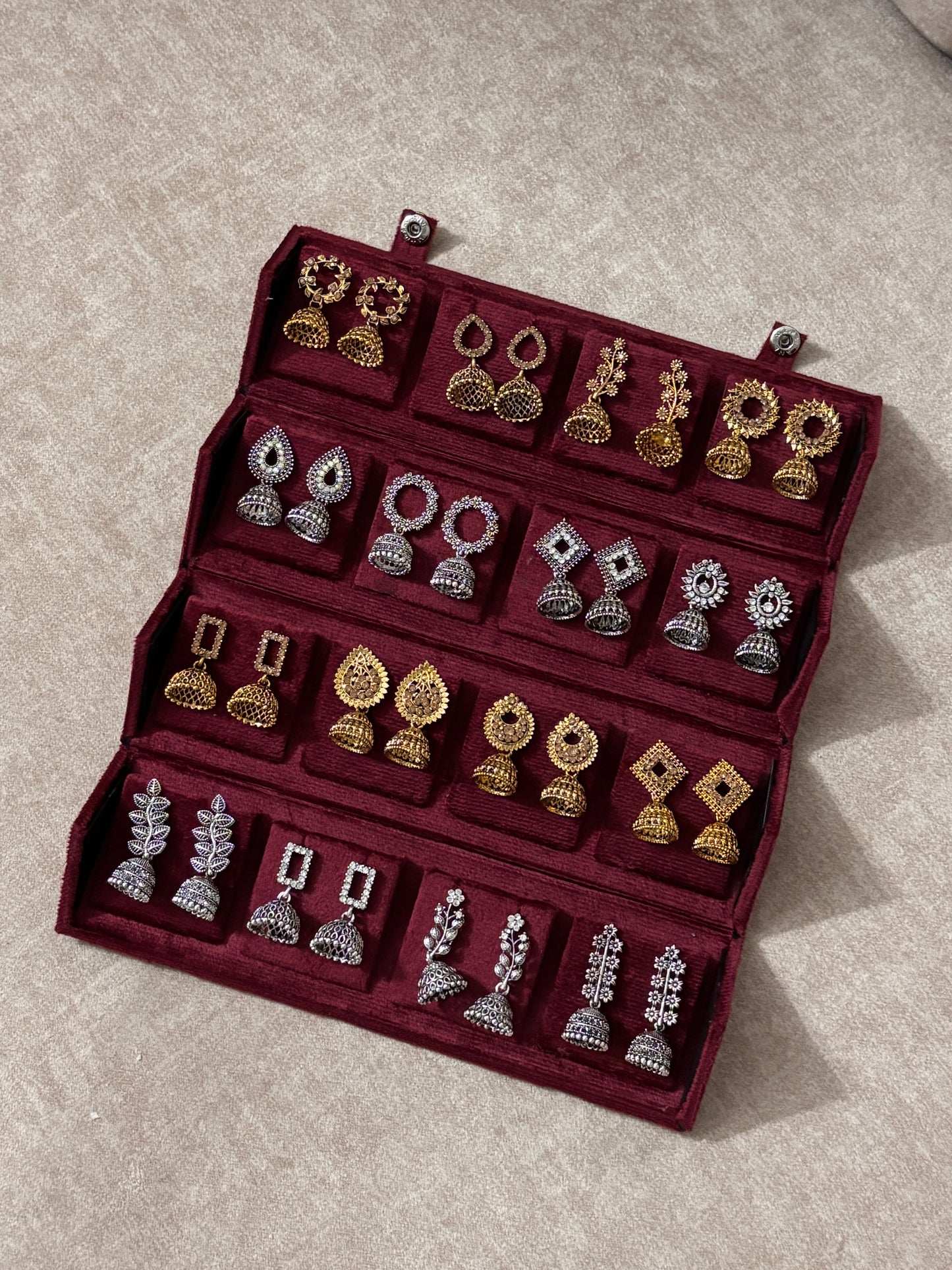 Viral Jhuma Box (16 pieces)
