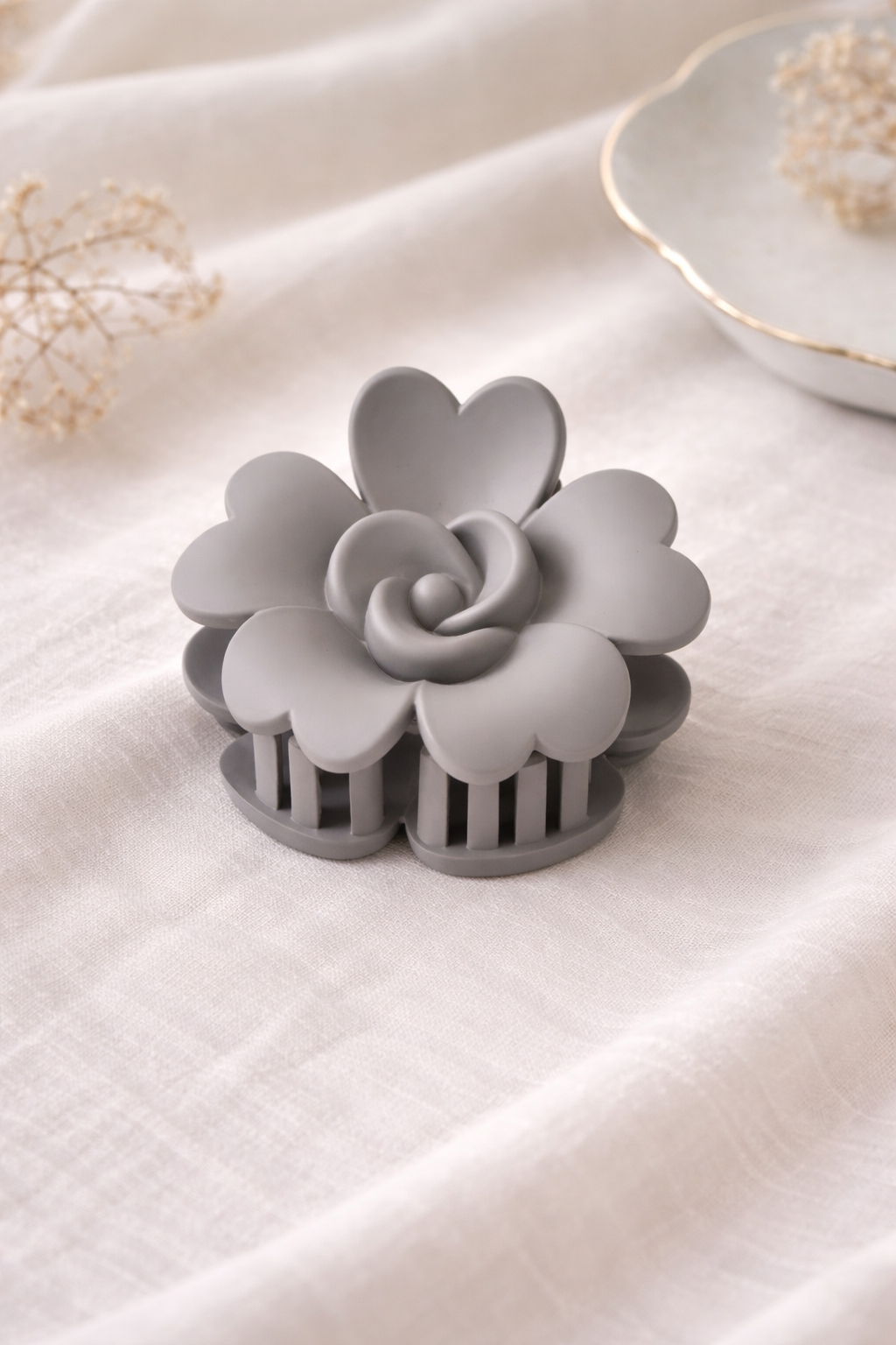 Elegant Bloom Clutcher