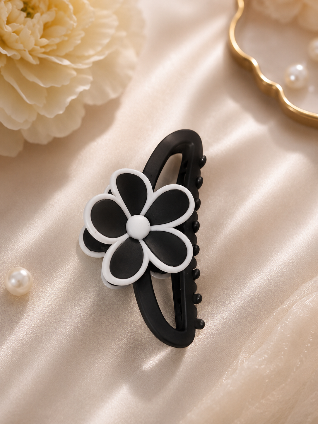 Daisy Bloom Claw Clip