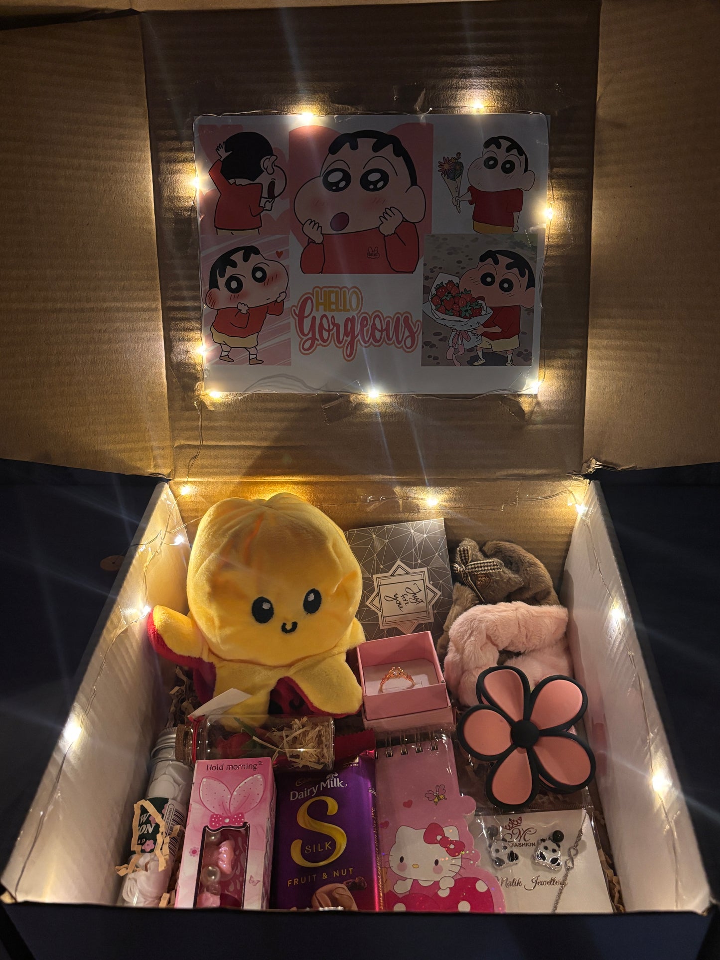 Shinchan Love Surprise Hamper