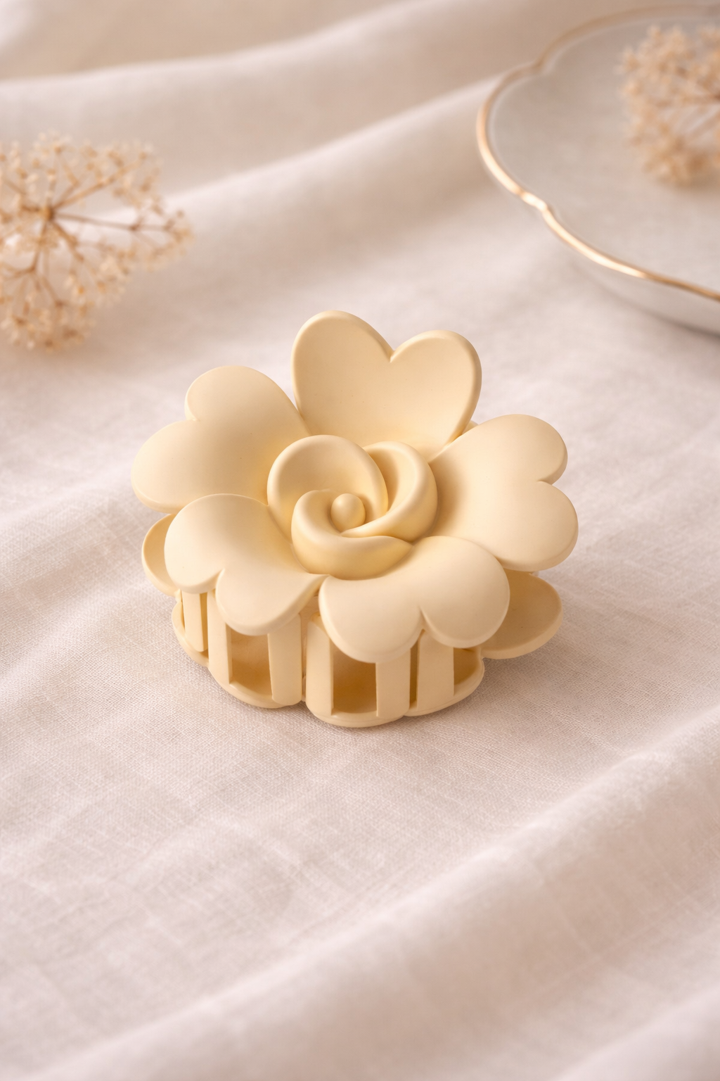 Vanilla Bloom Hair Claw