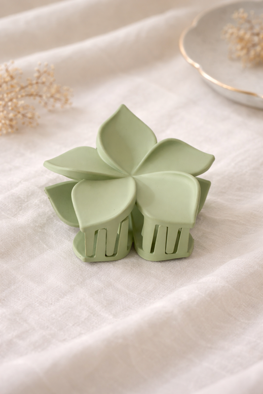 Soft Bloom Hair Claw