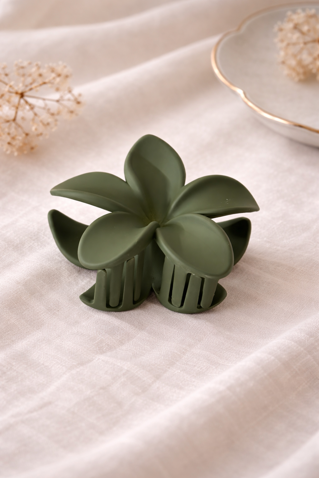 Elegant Flower Hair Claw