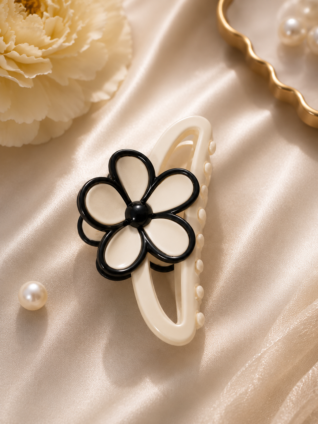Daisy Bloom Claw Clip