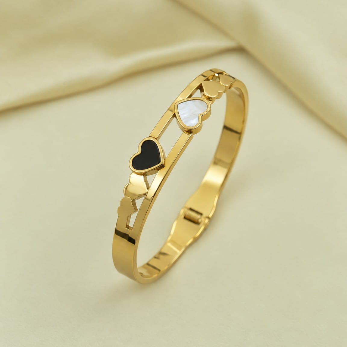 Elan Heart Anti Tarnish Bracelet