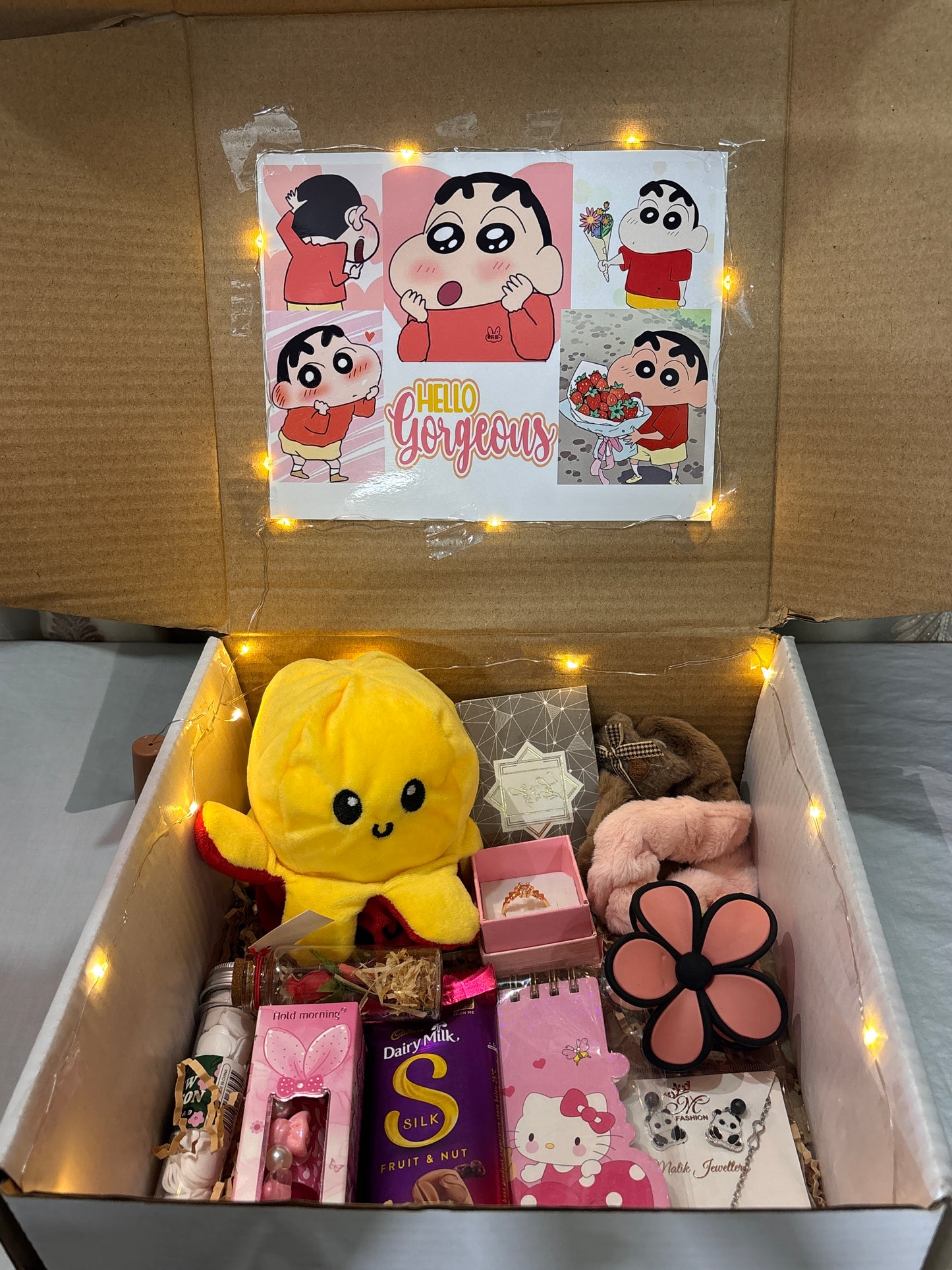 Shinchan Love Surprise Hamper
